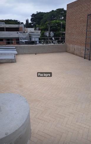Terraço com piso lepre